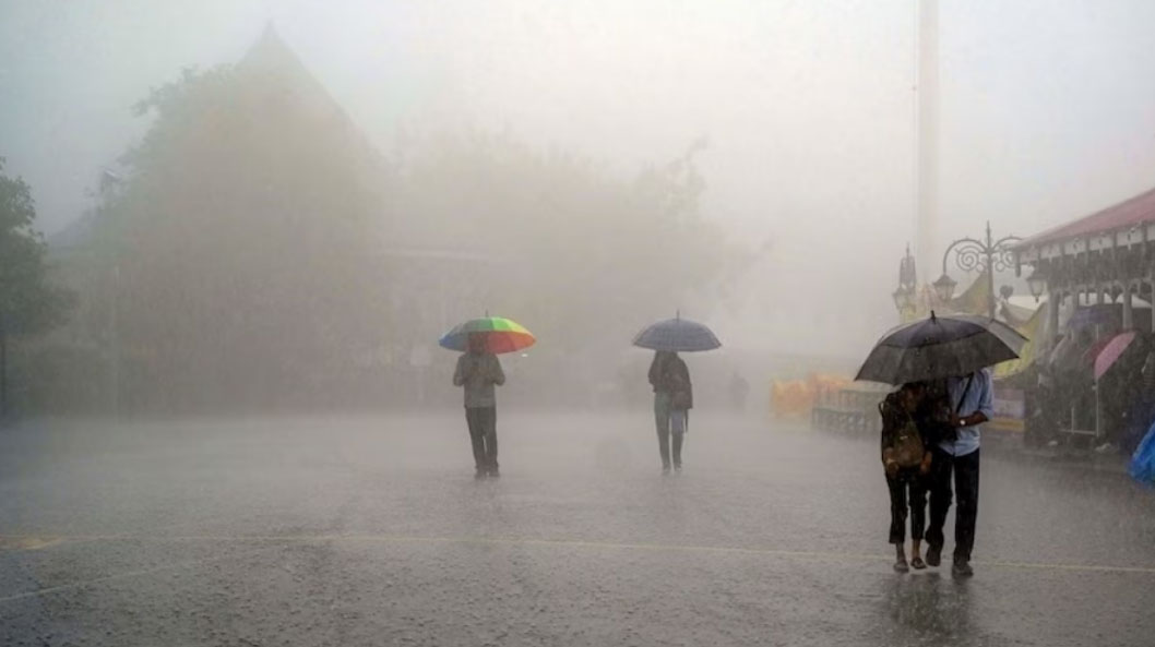 उत्तराखंड के छह जिलों में आज भारी बारिश का रेड अलर्ट, स्कूल रहेंगे बंद